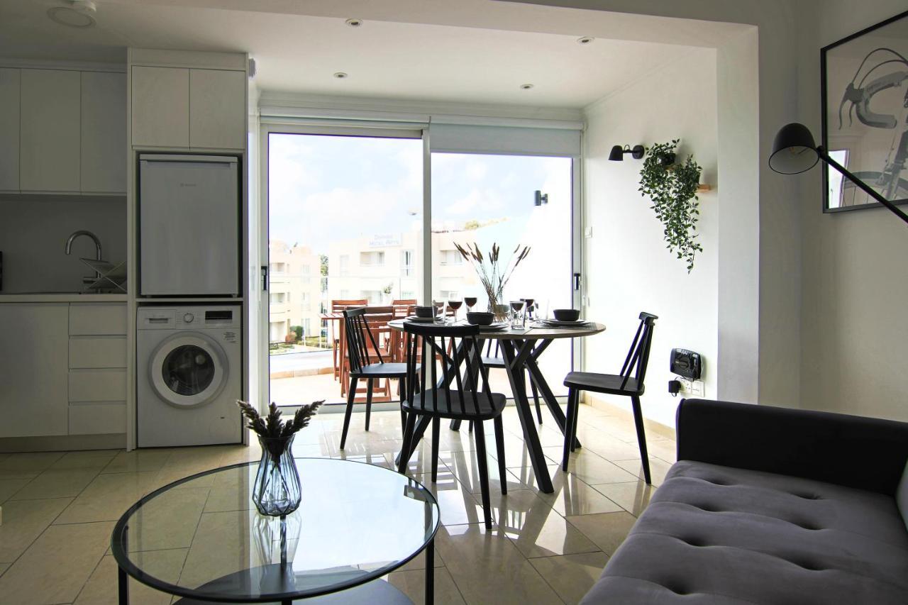 Phaedrus Living Seaside Junior Suite Lighthouse 63 Paphos Esterno foto