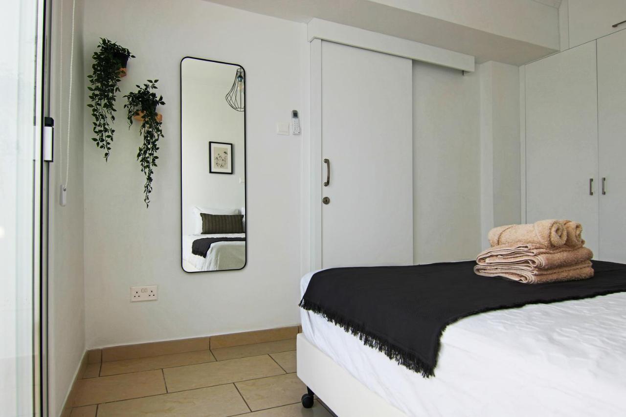 Phaedrus Living Seaside Junior Suite Lighthouse 63 Paphos Esterno foto