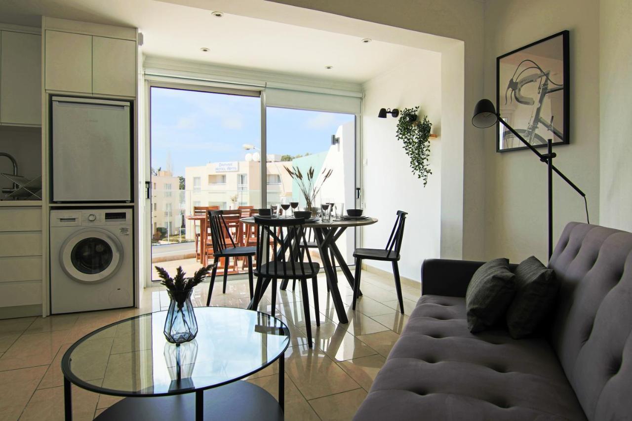 Phaedrus Living Seaside Junior Suite Lighthouse 63 Paphos Esterno foto