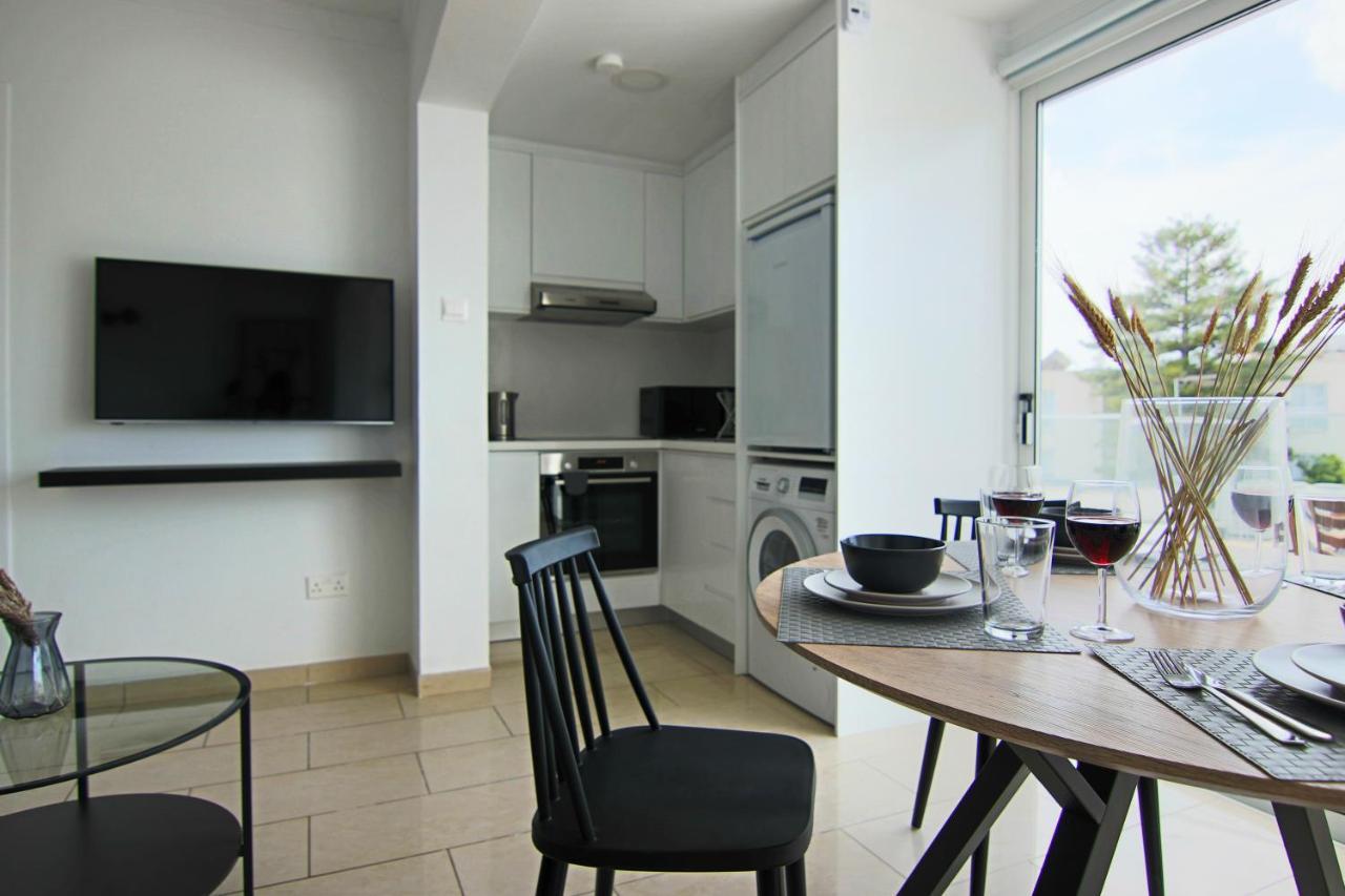 Phaedrus Living Seaside Junior Suite Lighthouse 63 Paphos Esterno foto